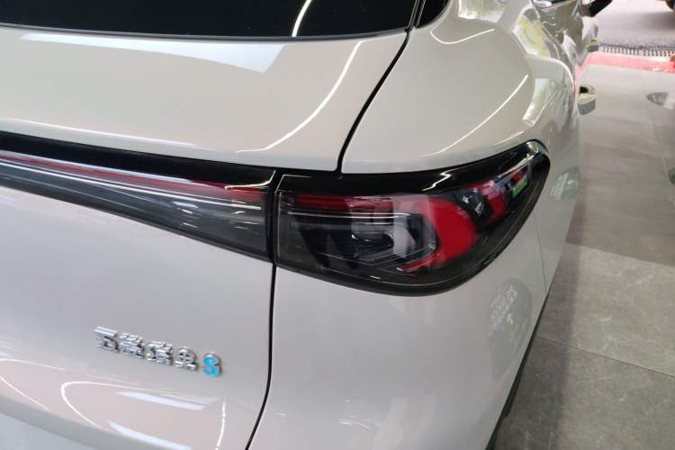 Used Wuling Bingo S 2025 Model 325km Deluxe Edition Right Rear Taillight