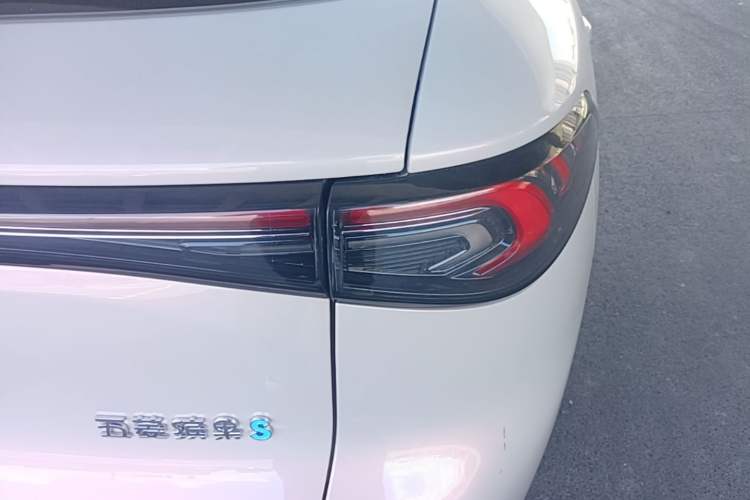 Used Wuling Bingo S 2025 Model 430km Flagship Edition Right Rear Taillight