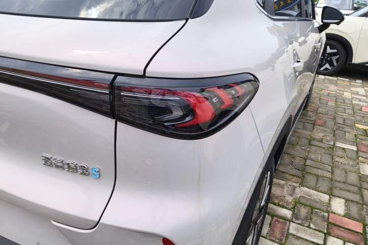 Used Wuling Bingo S 2025 Model 325km Deluxe Edition Right Rear Taillight