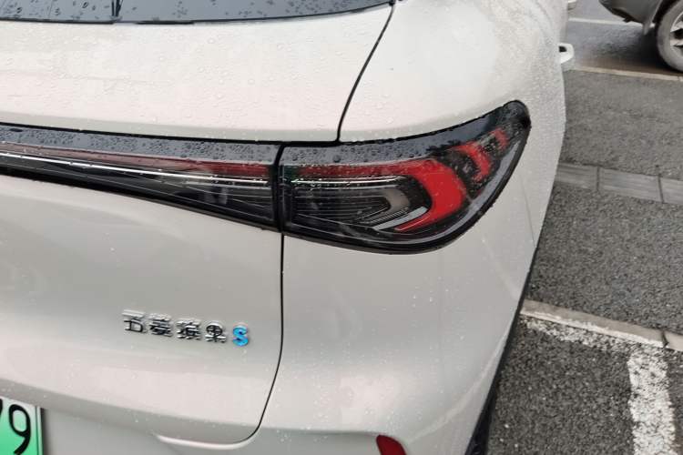 Used Wuling Bingo S 2025 Model 325km Deluxe Edition Right Rear Taillight