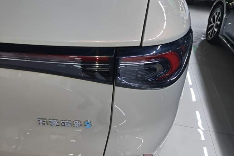 Used Wuling Bingo S 2025 Model 430km Flagship Edition Right Rear Taillight