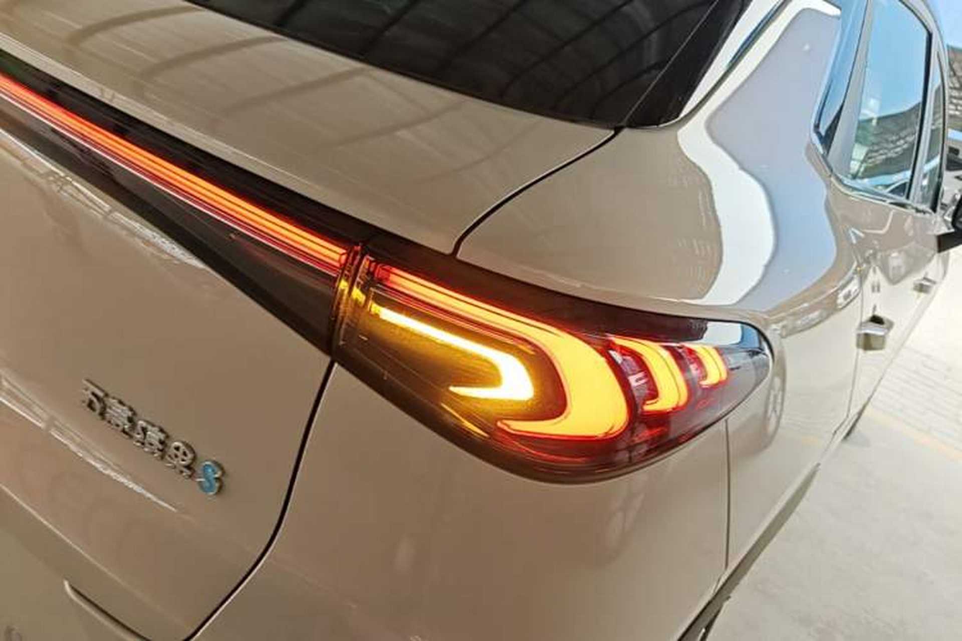 Used Wuling Bingo S 2025 Model 325km Deluxe Edition Right Rear Taillight