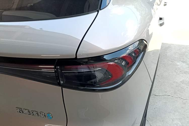 Used Wuling Bingo S 2025 Model 325km Flagship Edition Right Rear Taillight