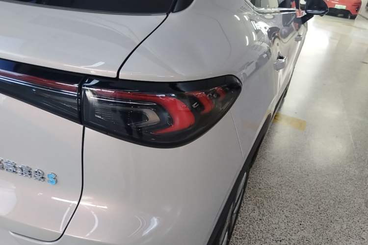 Used Wuling Bingo S 2025 Model 325km Deluxe Edition Right Rear Taillight