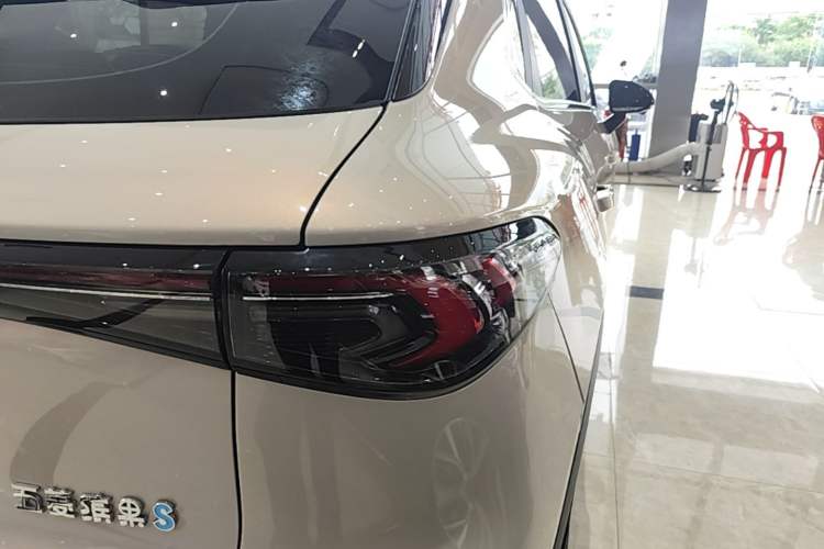 Used Wuling Bingo S 2025 Model 430km Flagship Edition Right Rear Taillight