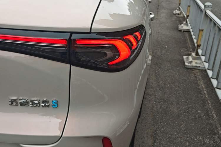 Used Wuling Bingo S 2025 Model 430km Flagship Edition Right Rear Taillight