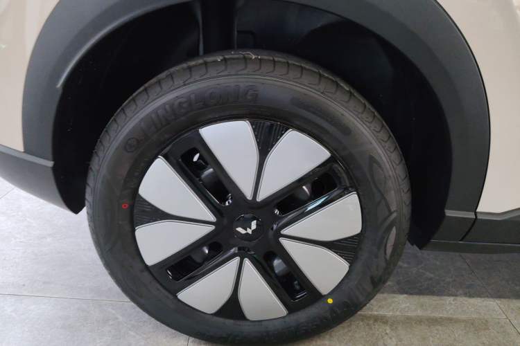 Used Wuling Bingo S 2025 Model 325km Deluxe Edition Right Rear Wheel Hub
