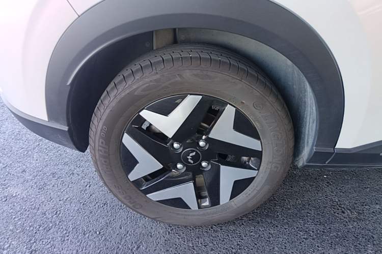 Used Wuling Bingo S 2025 Model 430km Flagship Edition Right Rear Wheel Hub