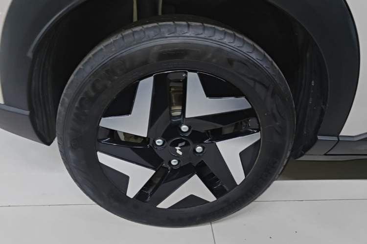 Used Wuling Bingo S 2025 Model 430km Flagship Edition Right Rear Wheel Hub