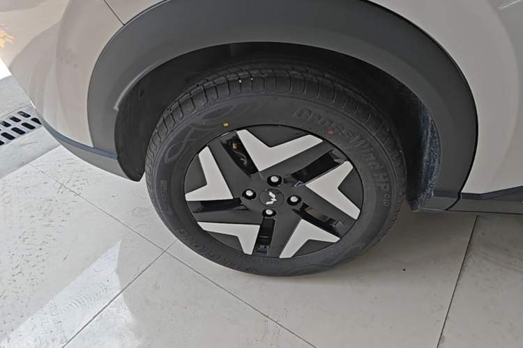 Used Wuling Bingo S 2025 Model 430km Flagship Edition Right Rear Wheel Hub