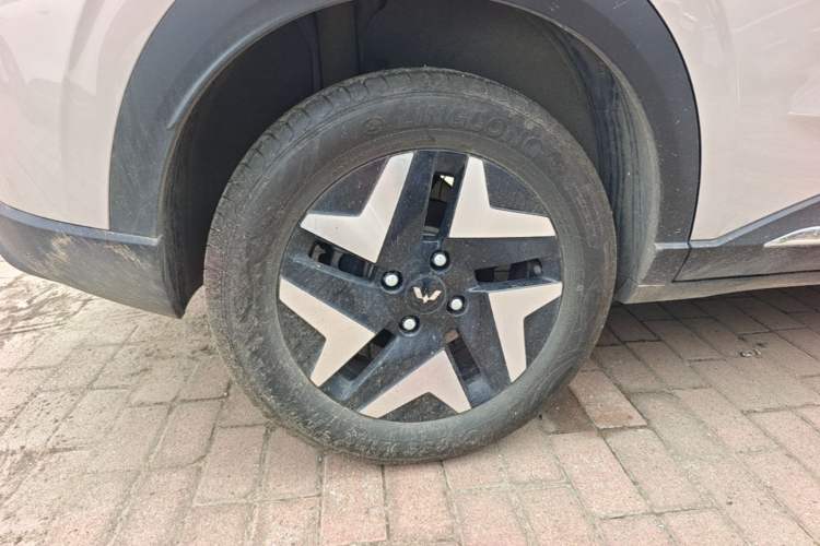 Used Wuling Bingo S 2025 Model 430km Flagship Edition Right Rear Wheel Hub
