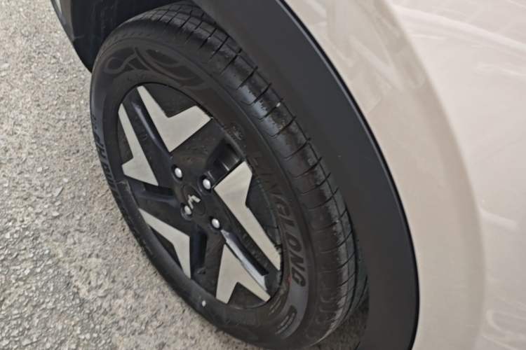 Used Wuling Bingo S 2025 Model 430km Flagship Edition Right Rear Wheel Hub