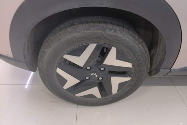 Used Wuling Bingo S 2025 Model 430km Flagship Edition Right Rear Wheel Hub