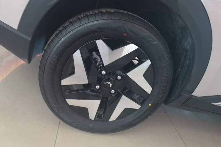 Used Wuling Bingo S 2025 Model 430km Flagship Edition Right Rear Wheel Hub