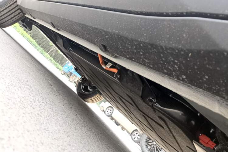 Used Wuling Bingo S 2025 Model 325km Deluxe Edition Right Side Sill