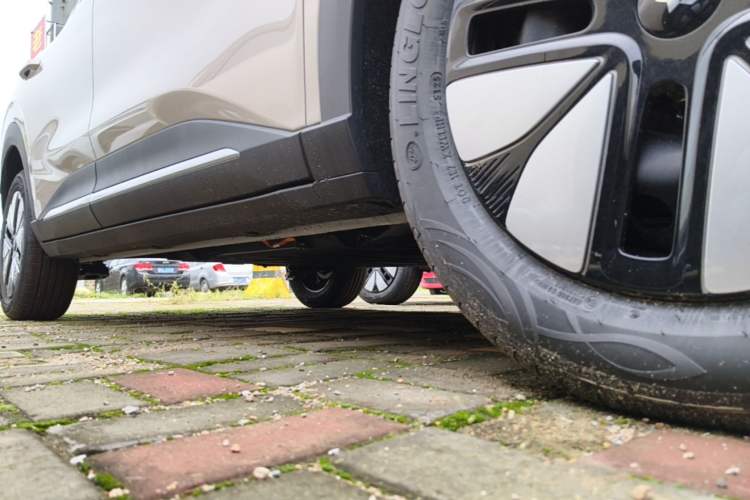 Used Wuling Bingo S 2025 Model 325km Deluxe Edition Right Side Sill