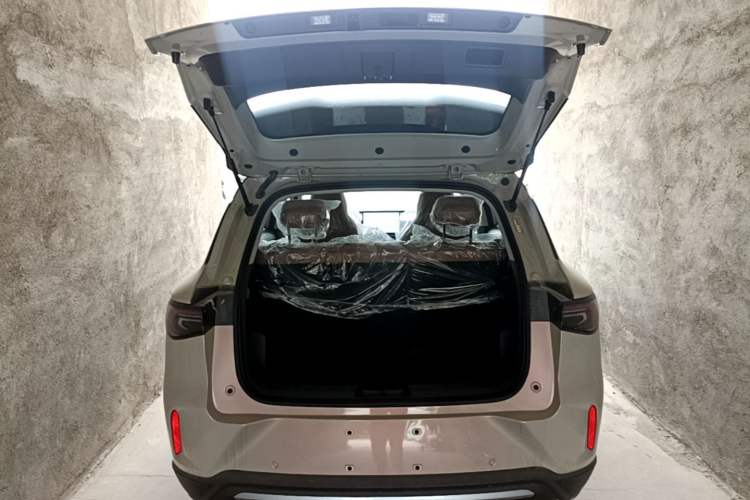 Used Wuling Bingo S 2025 Model 325km Deluxe Edition Trunk