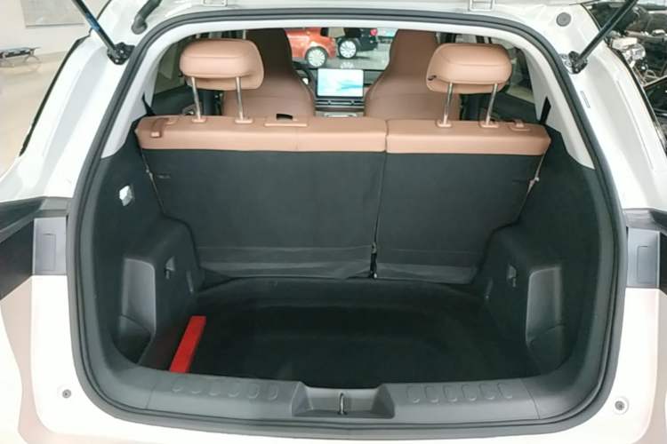 Used Wuling Bingo S 2025 Model 325km Deluxe Edition Trunk