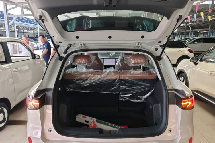 Used Wuling Bingo S 2025 Model 430km Deluxe Edition Trunk
