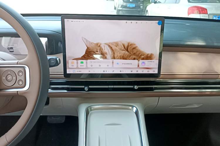 Used Wuling Bingo S 2025 Model 325km Deluxe Edition Audio And AC Panel