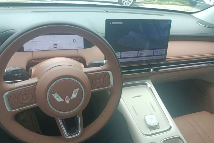 Used Wuling Bingo S 2025 Model 325km Deluxe Edition Center Console
