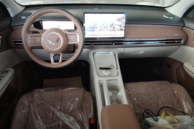 Used Wuling Bingo S 2025 Model 325km Deluxe Edition Center Console