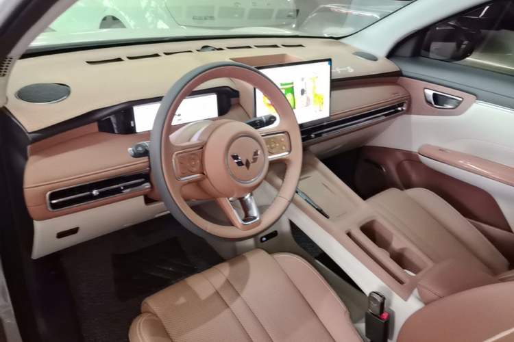Used Wuling Bingo S 2025 Model 325km Deluxe Edition Center Console