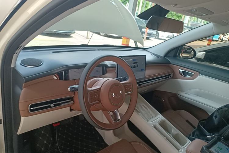 Used Wuling Bingo S 2025 Model 325km Deluxe Edition Center Console