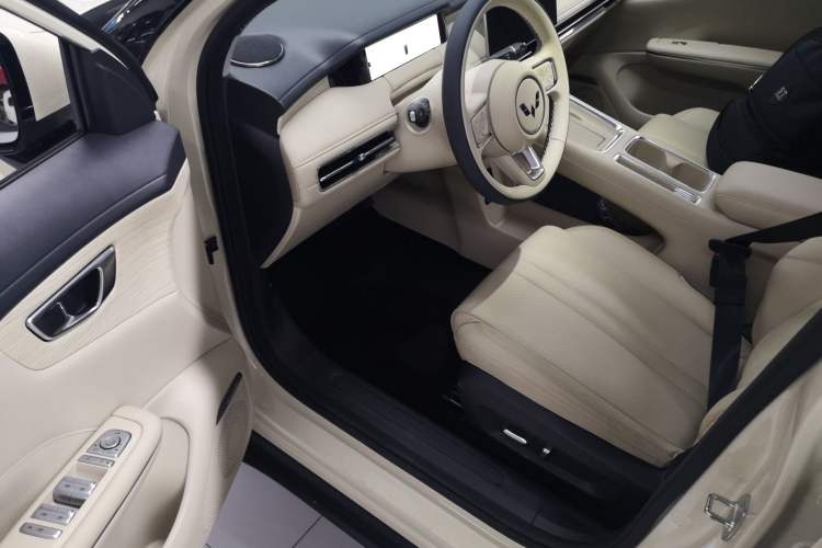 Used Wuling Bingo S 2025 Model 325km Flagship Edition Driver Seat
