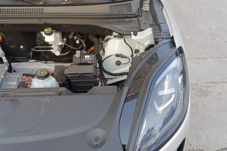 Used Wuling Bingo S 2025 Model 325km Flagship Edition Engine Bay Left