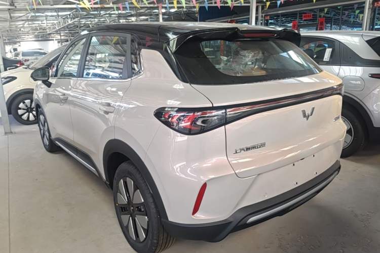 Used Wuling Bingo S 2025 Model 325km Deluxe Edition Exterior 2