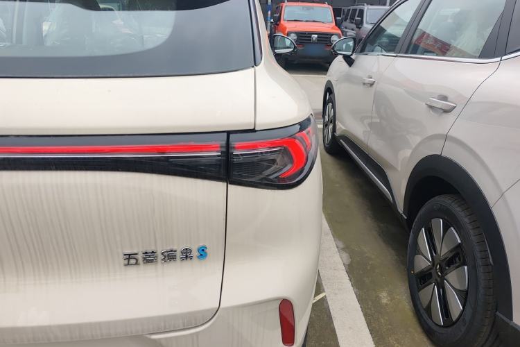 Used Wuling Bingo S 2025 Model 325km Deluxe Edition Exterior 3
