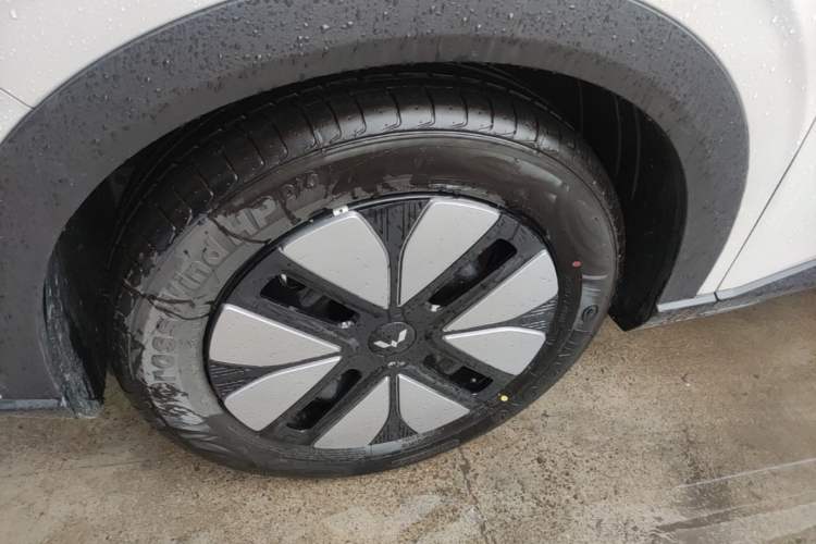 Used Wuling Bingo S 2025 Model 430km Deluxe Edition Exterior 4