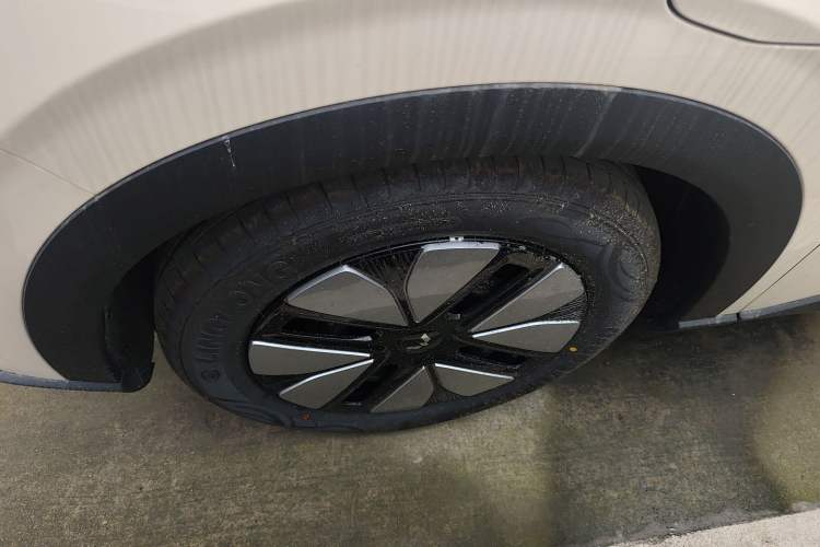 Used Wuling Bingo S 2025 Model 325km Deluxe Edition Exterior 4