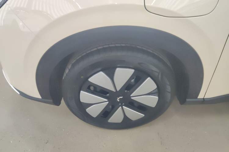 Used Wuling Bingo S 2025 Model 325km Deluxe Edition Exterior 4
