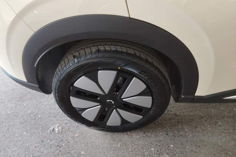 Used Wuling Bingo S 2025 Model 325km Deluxe Edition Exterior 5
