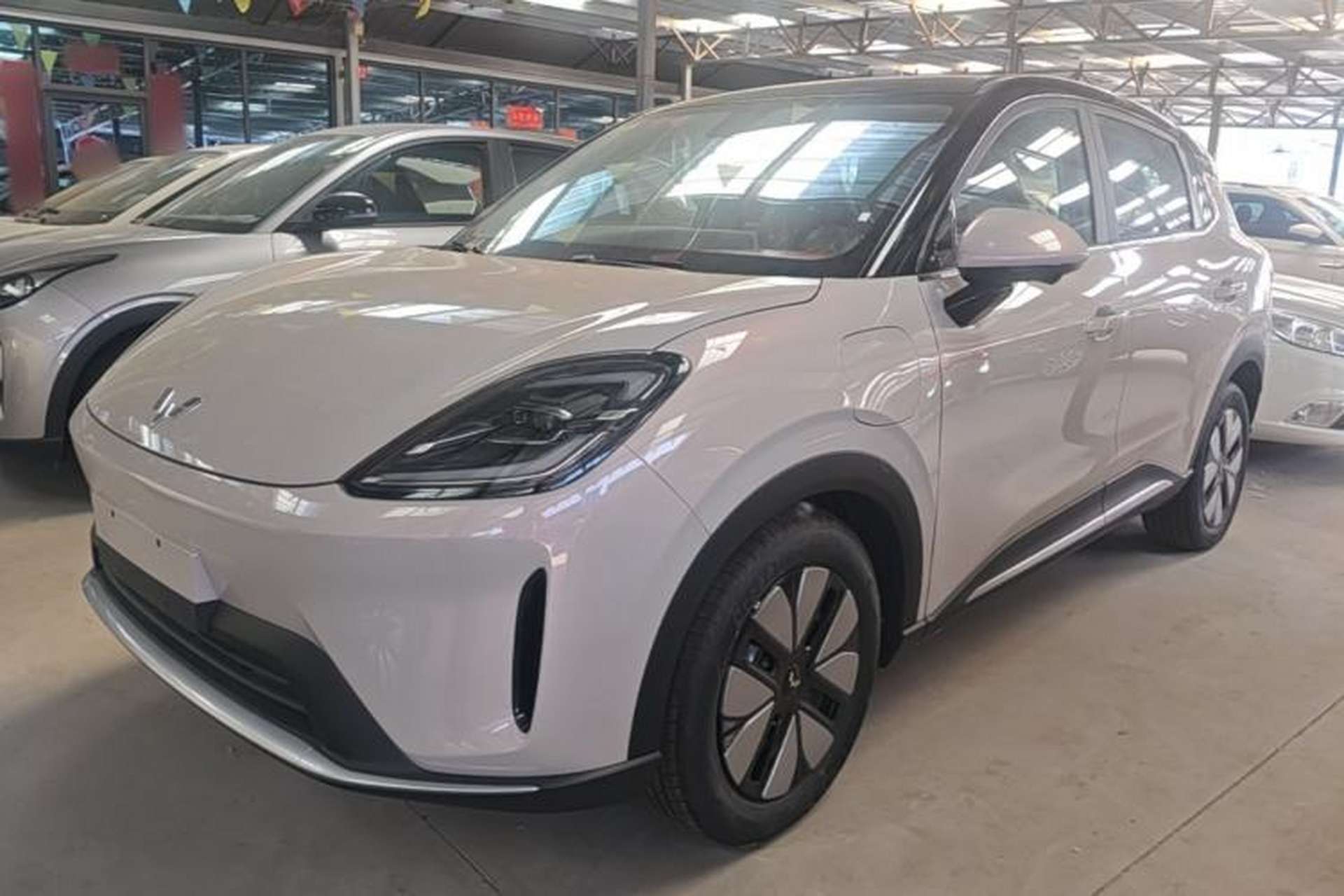 Used Wuling Bingo S 2025 Model 325km Deluxe Edition Front Left 45 Deg