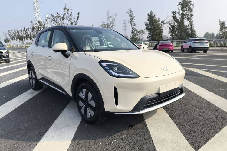 Used Wuling Bingo S 2025 Model 325km Deluxe Edition Front Right 45 Deg