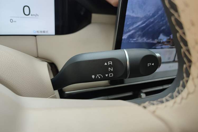 Used Wuling Bingo S 2025 Model 325km Deluxe Edition Gear Lever