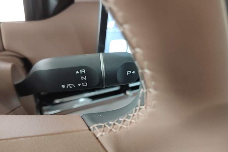 Used Wuling Bingo S 2025 Model 325km Deluxe Edition Gear Lever