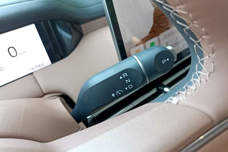 Used Wuling Bingo S 2025 Model 325km Deluxe Edition Gear Lever
