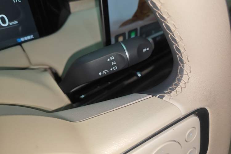Used Wuling Bingo S 2025 Model 430km Flagship Edition Gear Lever