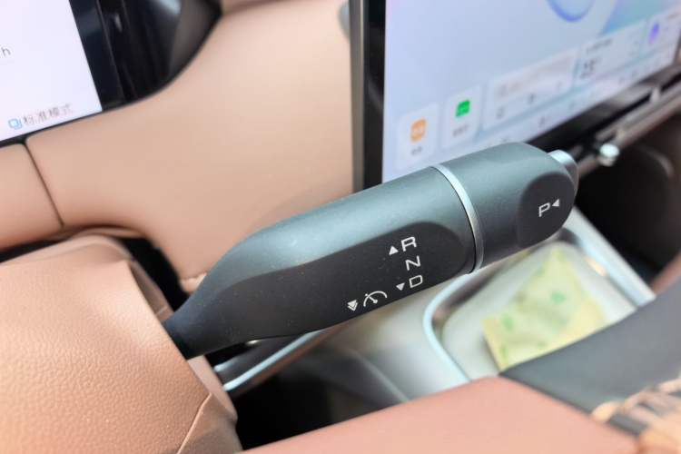 Used Wuling Bingo S 2025 Model 325km Deluxe Edition Gear Lever