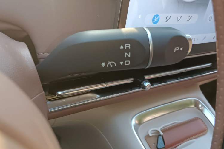 Used Wuling Bingo S 2025 Model 325km Flagship Edition Gear Lever