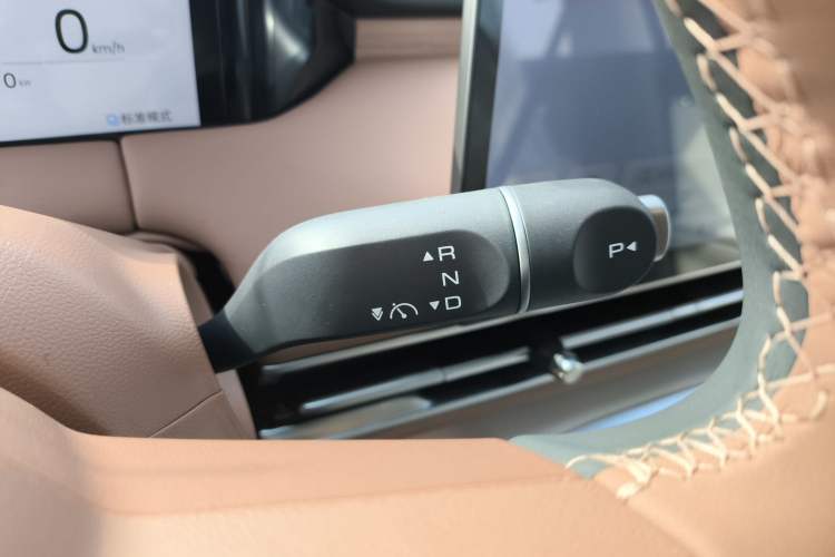 Used Wuling Bingo S 2025 Model 325km Deluxe Edition Gear Lever