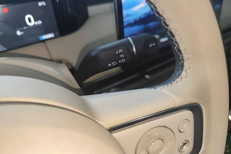 Used Wuling Bingo S 2025 Model 325km Flagship Edition Gear Lever