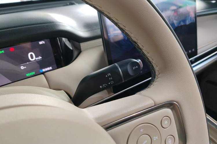 Used Wuling Bingo S 2025 Model 325km Flagship Edition Gear Lever