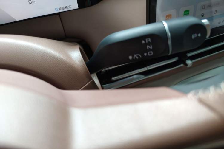 Used Wuling Bingo S 2025 Model 325km Deluxe Edition Gear Lever
