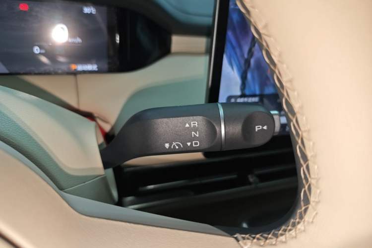 Used Wuling Bingo S 2025 Model 325km Deluxe Edition Gear Lever