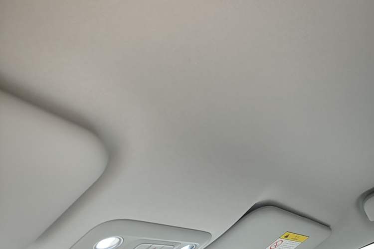 Used Wuling Bingo S 2025 Model 325km Deluxe Edition Headliner